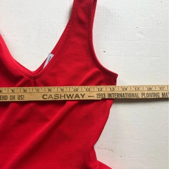 Design Lab Cutout Back  Top - Picture 7 of 8